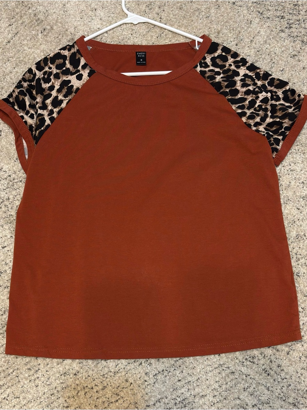 Emery Rose Rust Short-Sleeve Tee with Leopard Raglan Sleeves